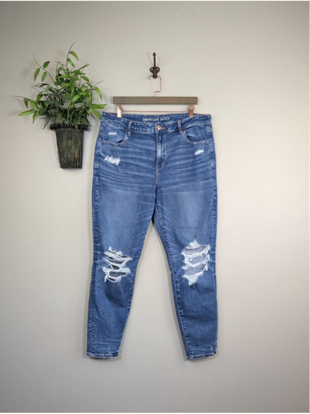 American Eagle 18 High Rise Skinny Jegging Jeans Next Level Stretch Distressed